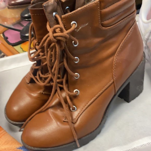 Boots - Picture 5 of 5